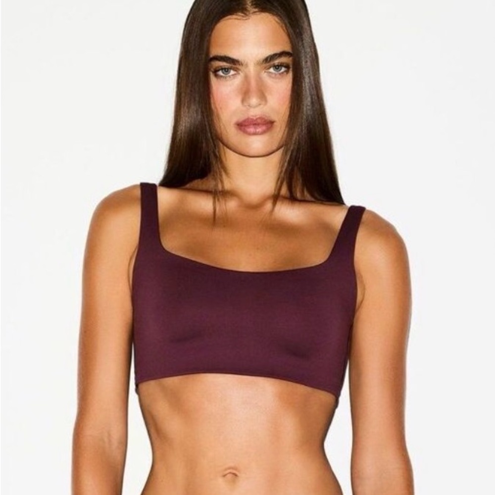 NikeSKIMS Matte Scoop Neck Bra